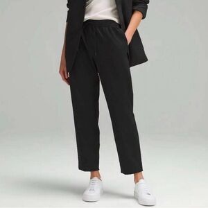 NWT, Lululemon Tapered Leg Mid Rise 7/8 Pant Luxtreme, M